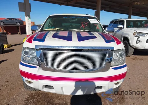 2008 Chevrolet Suburban 1500 Ls z USA, uszkodzony, nr VIN 3GNFC16J28G195816